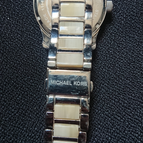 Michael Kors watch - Picture 3 of 4